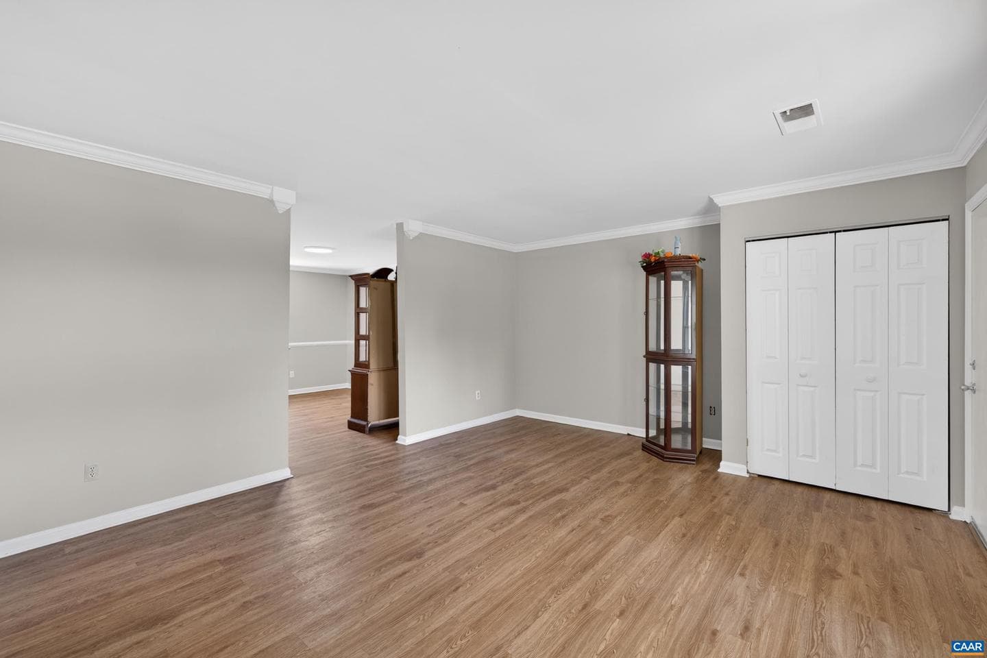 213 Oak St photo 15