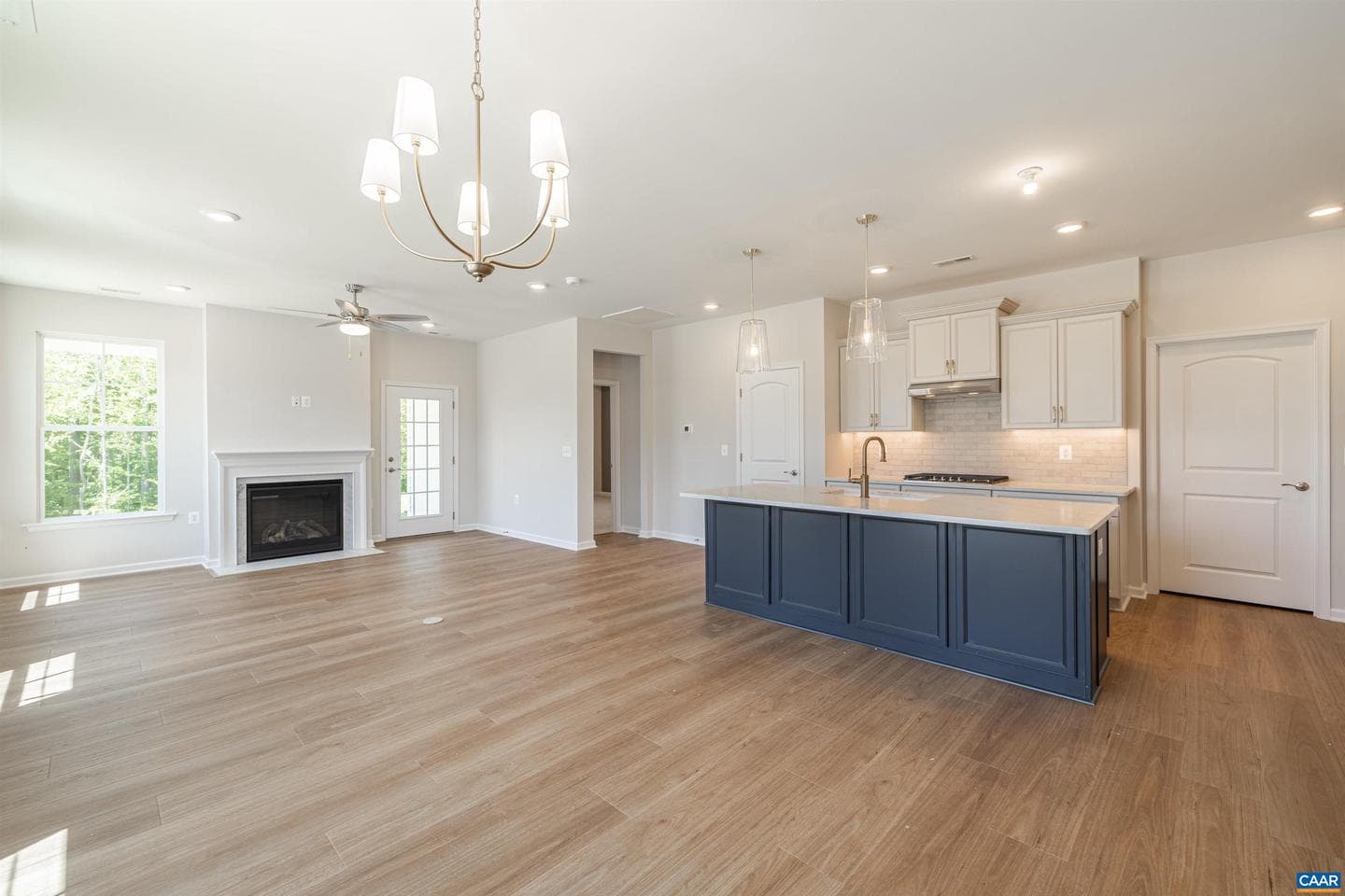 238 Winterberry Dr photo 8