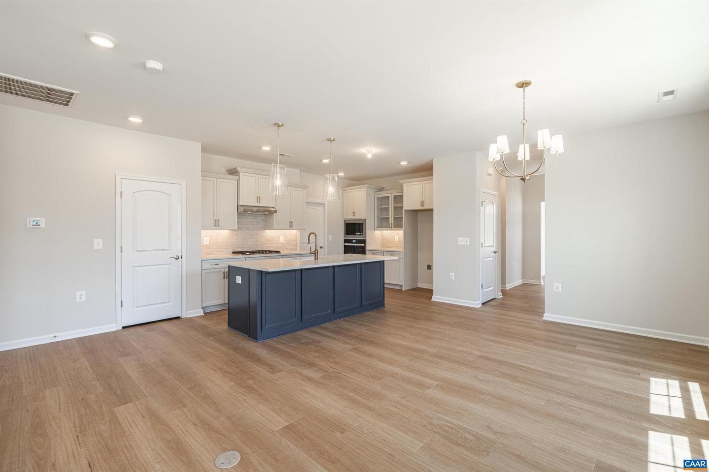 238 Winterberry Dr photo 9
