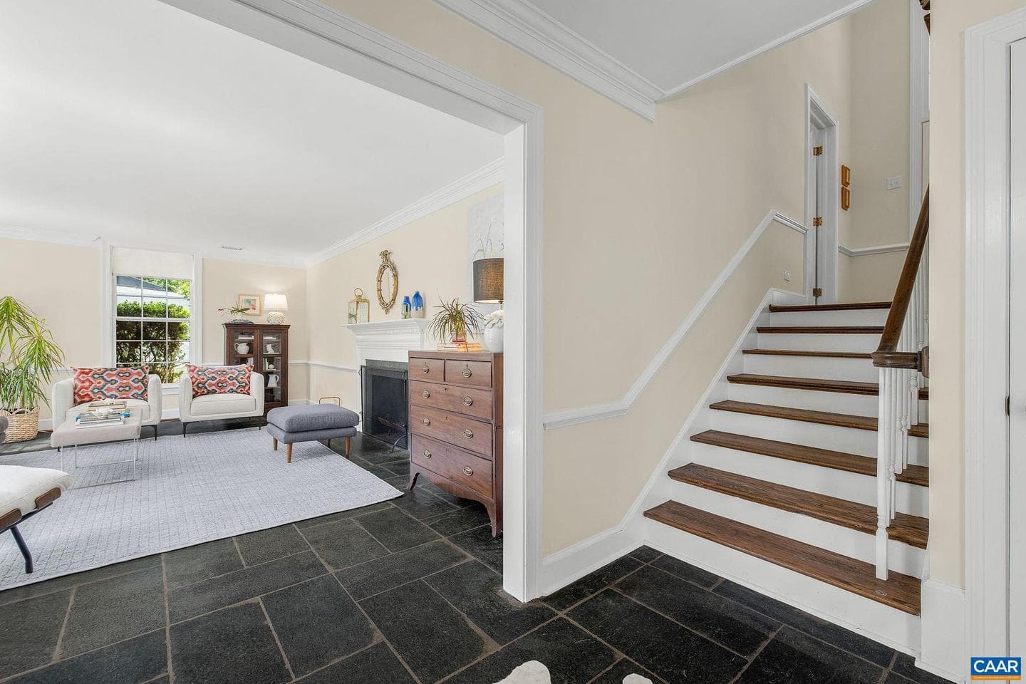 1721 Yorktown Dr photo 4