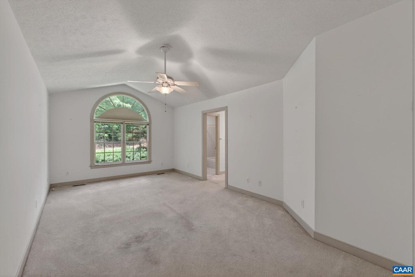 1064 Wintergreen Ln photo 17