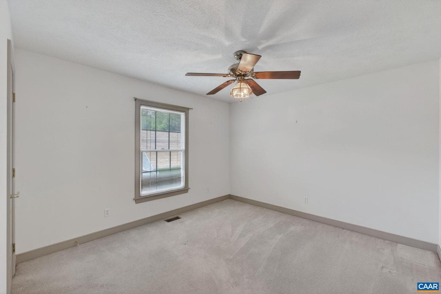 1064 Wintergreen Ln photo 22