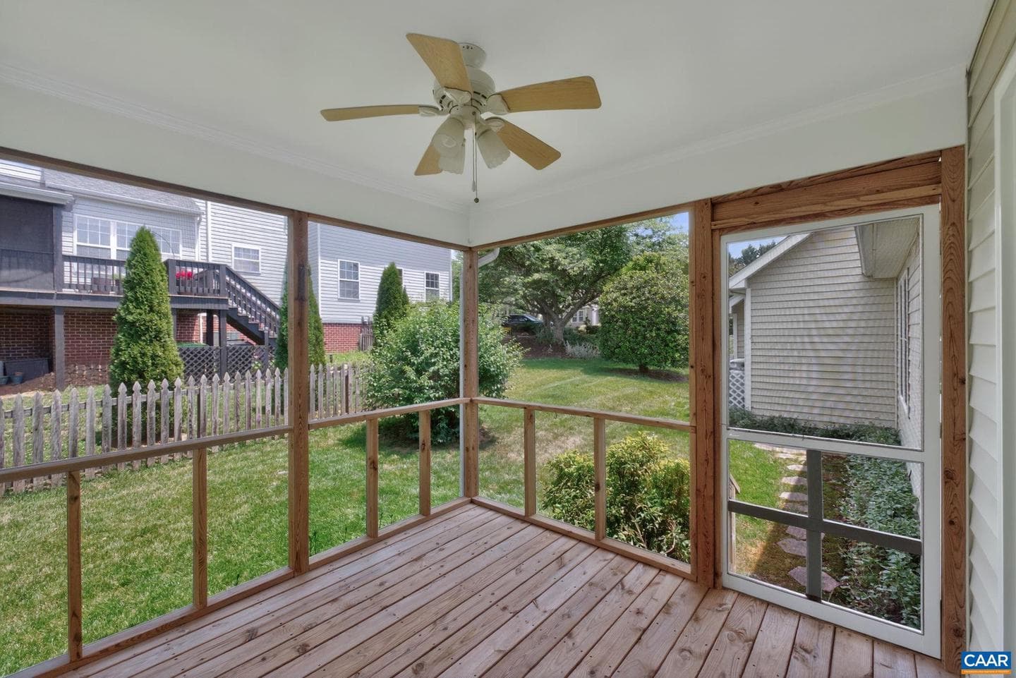 1064 Wintergreen Ln photo 25