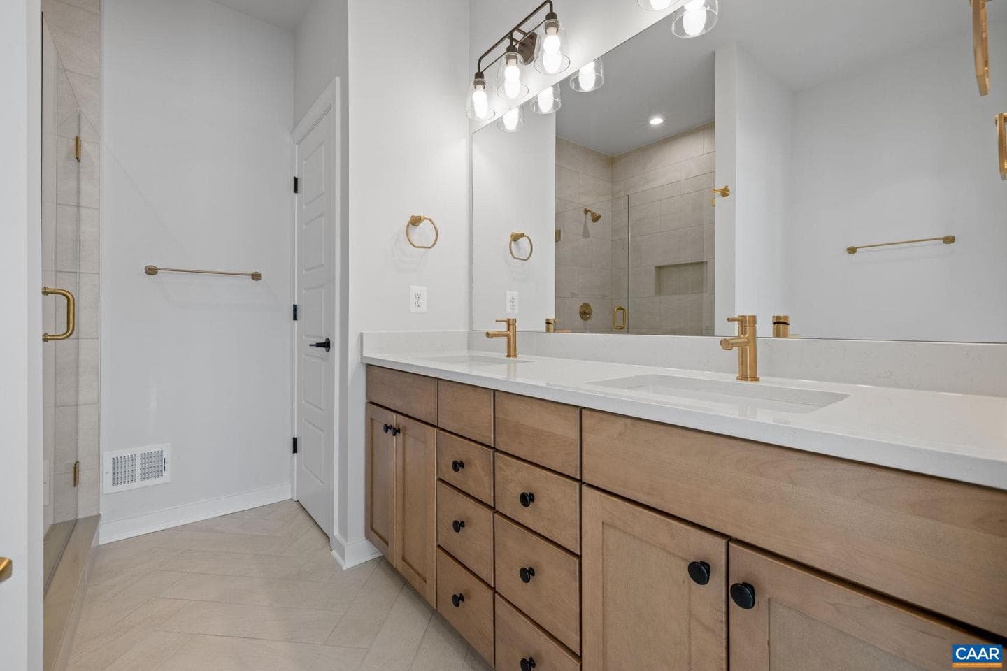 22e Wardell Crest photo 23
