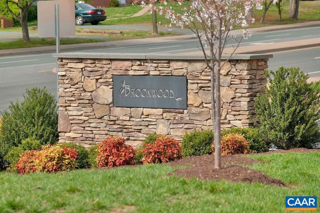 161 Brookwood Dr photo 4