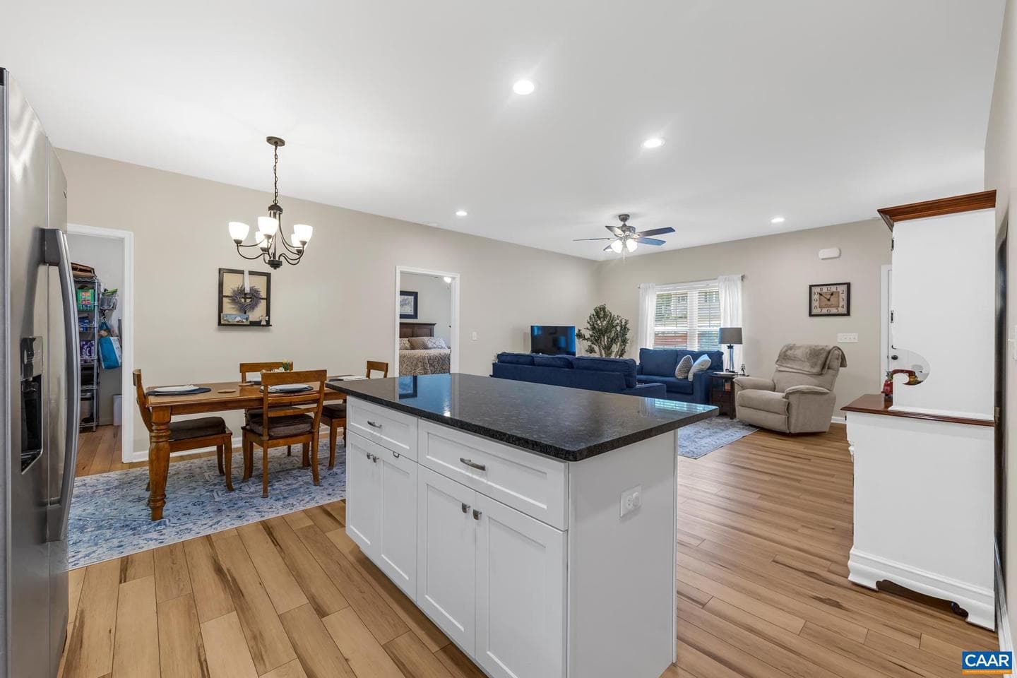 261 Barrington Dr photo 11