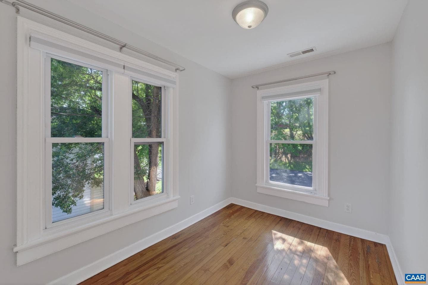 433 N Winchester Ave photo 40