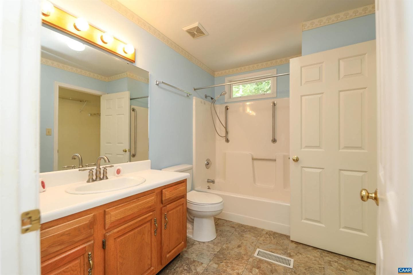 26 West Lake Forest Dr photo 38