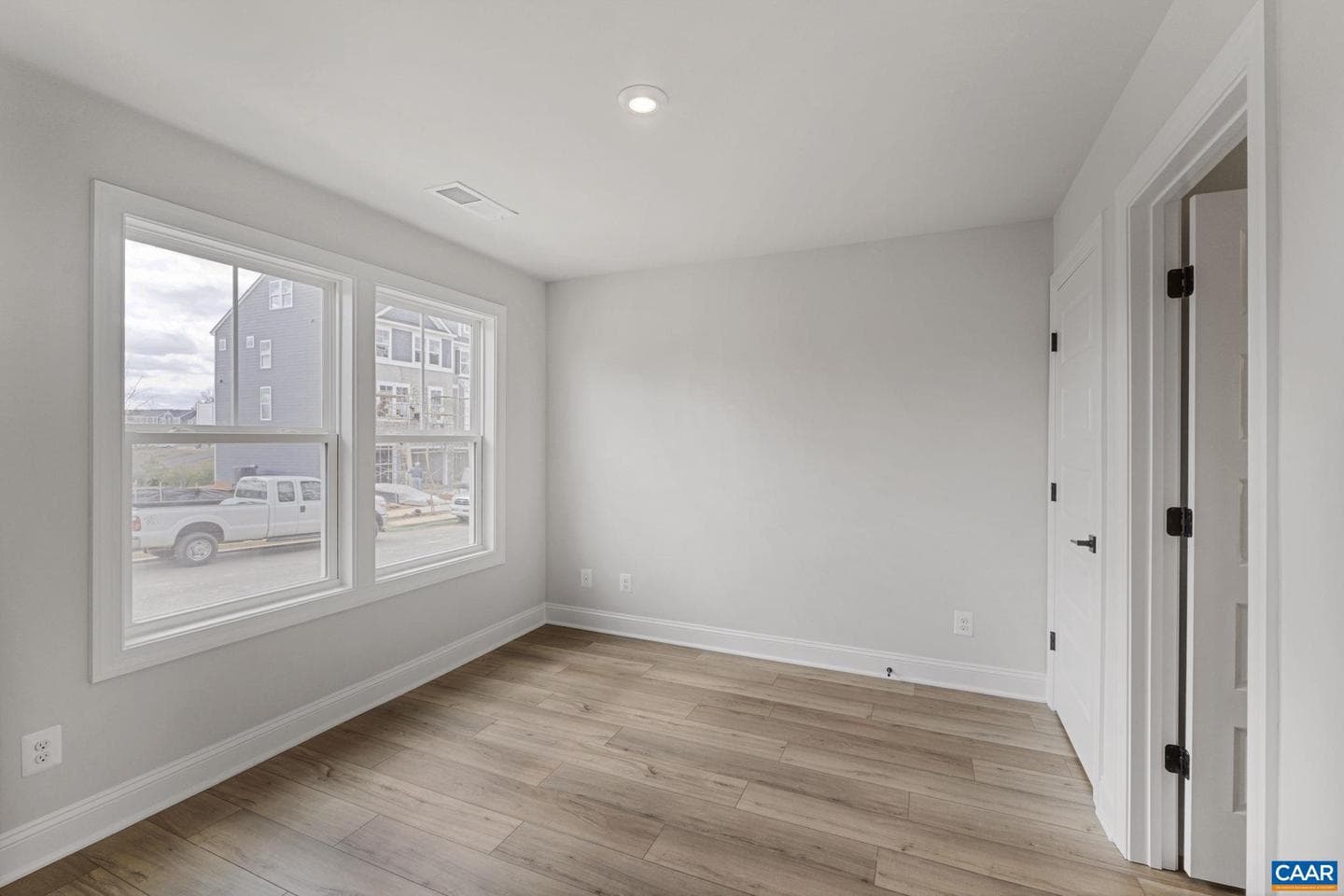14 Forbes Dr photo 4