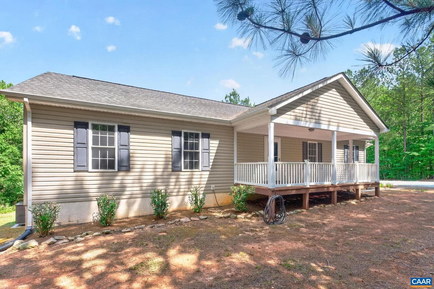 38 Butler Ln, Scottsville