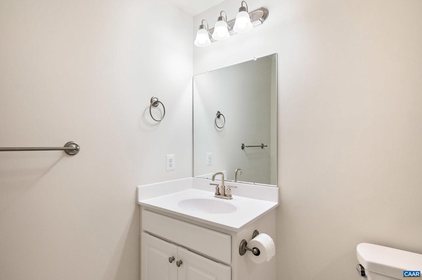 2217 Fowler Cir photo 9