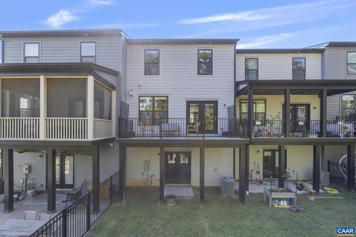 1810 Fowler St photo 41