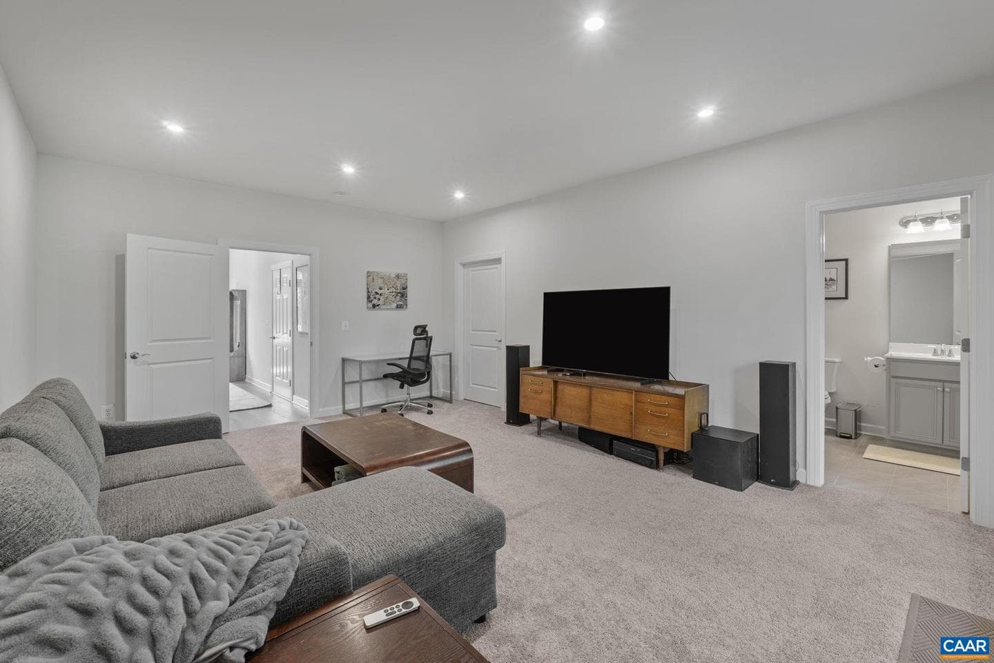 1810 Fowler St photo 7