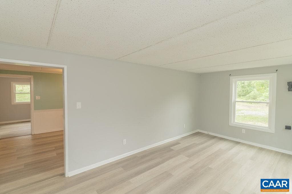1043 Ford Ave photo 4