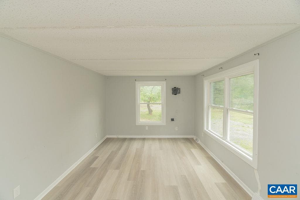 1043 Ford Ave photo 5