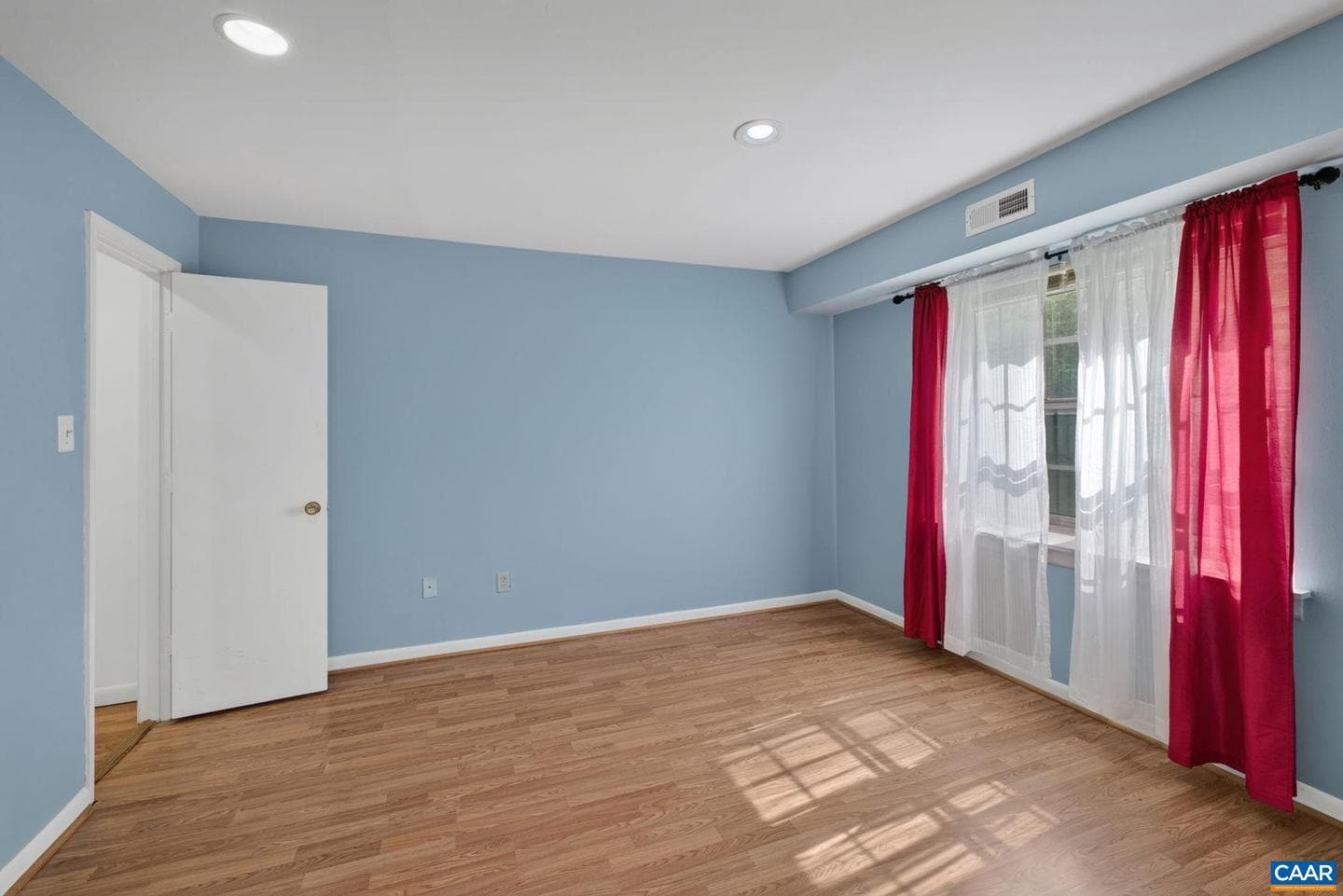 545 Burgoyne Rd #2 photo 17