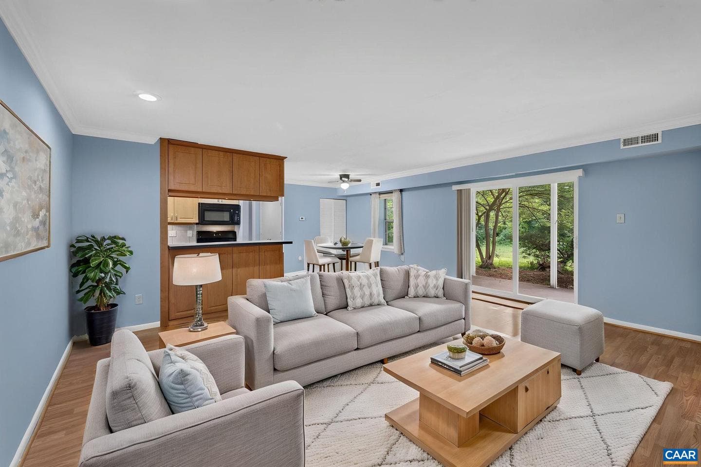 545 Burgoyne Rd #2 photo 3