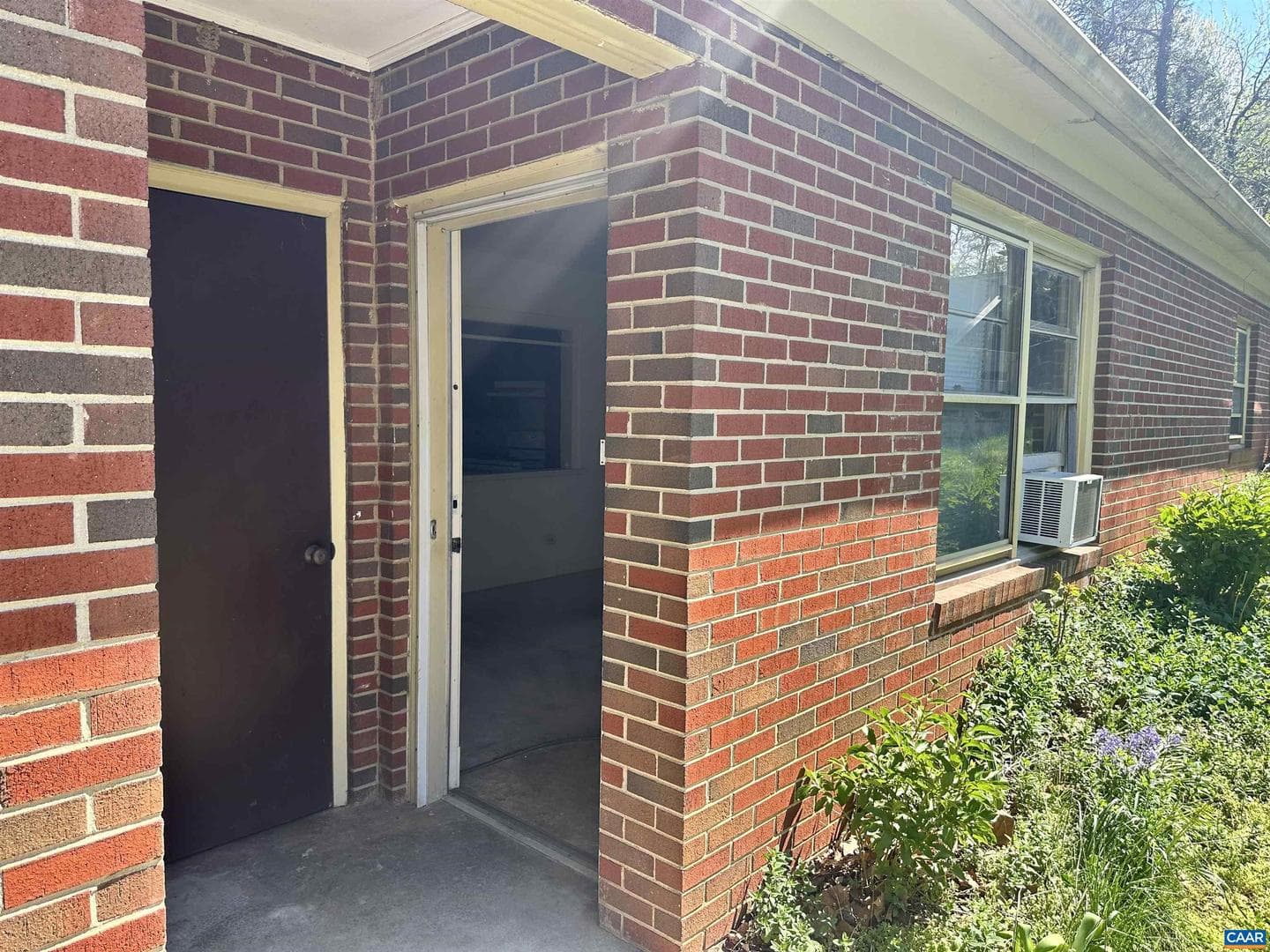 912 Saint Charles Ave photo 27
