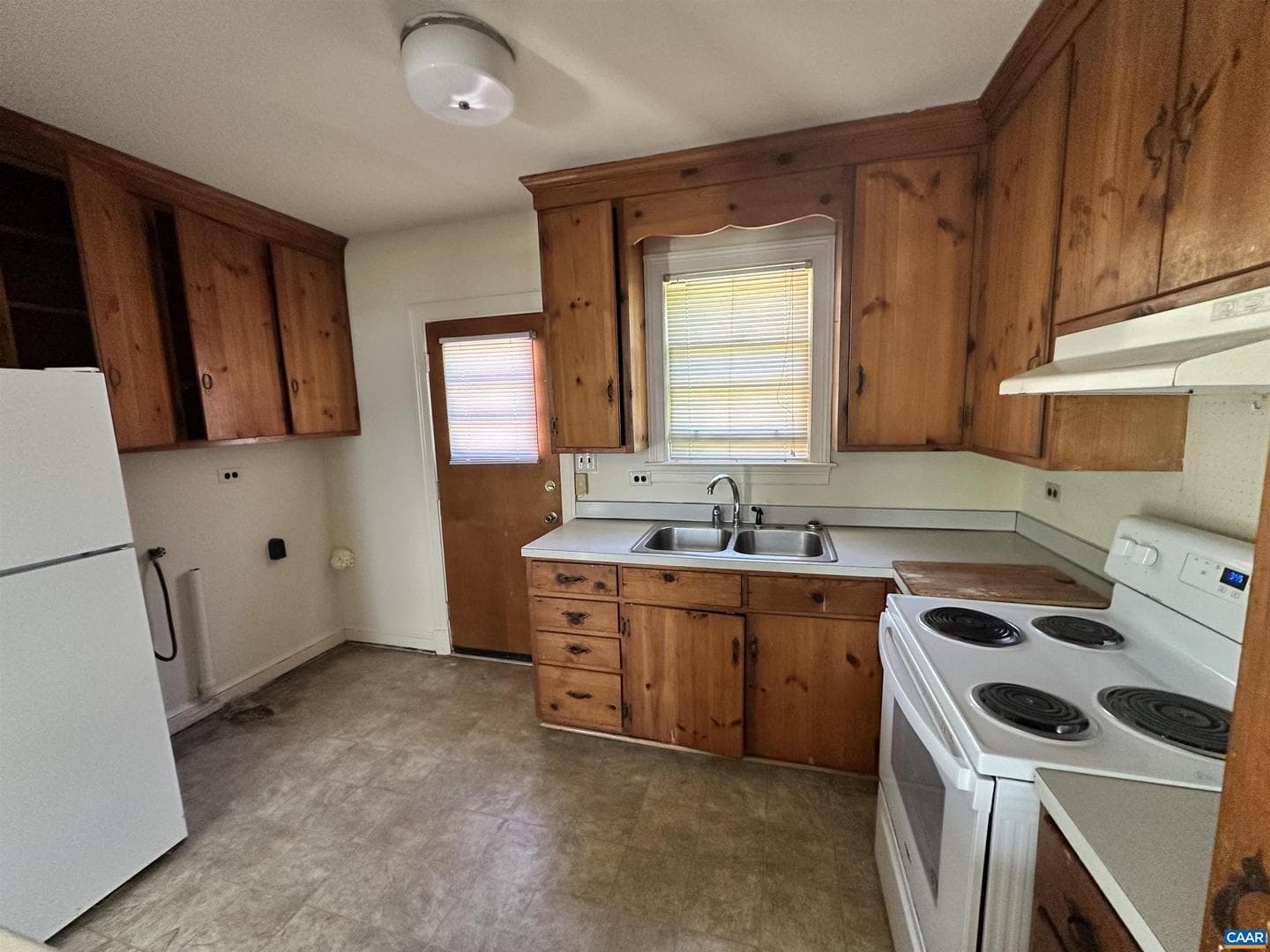 912 Saint Charles Ave photo 30