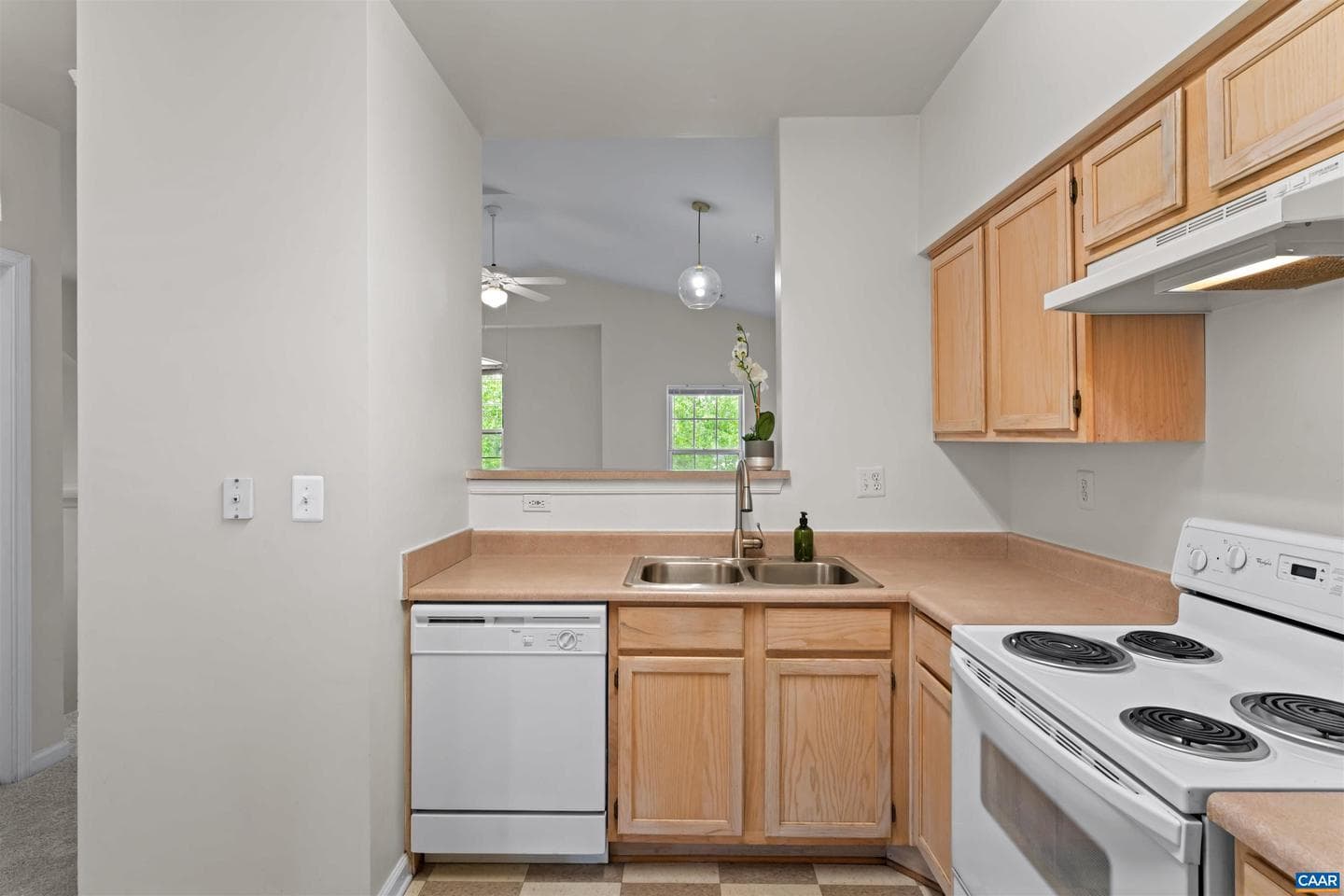 1055 Weybridge Ct photo 9