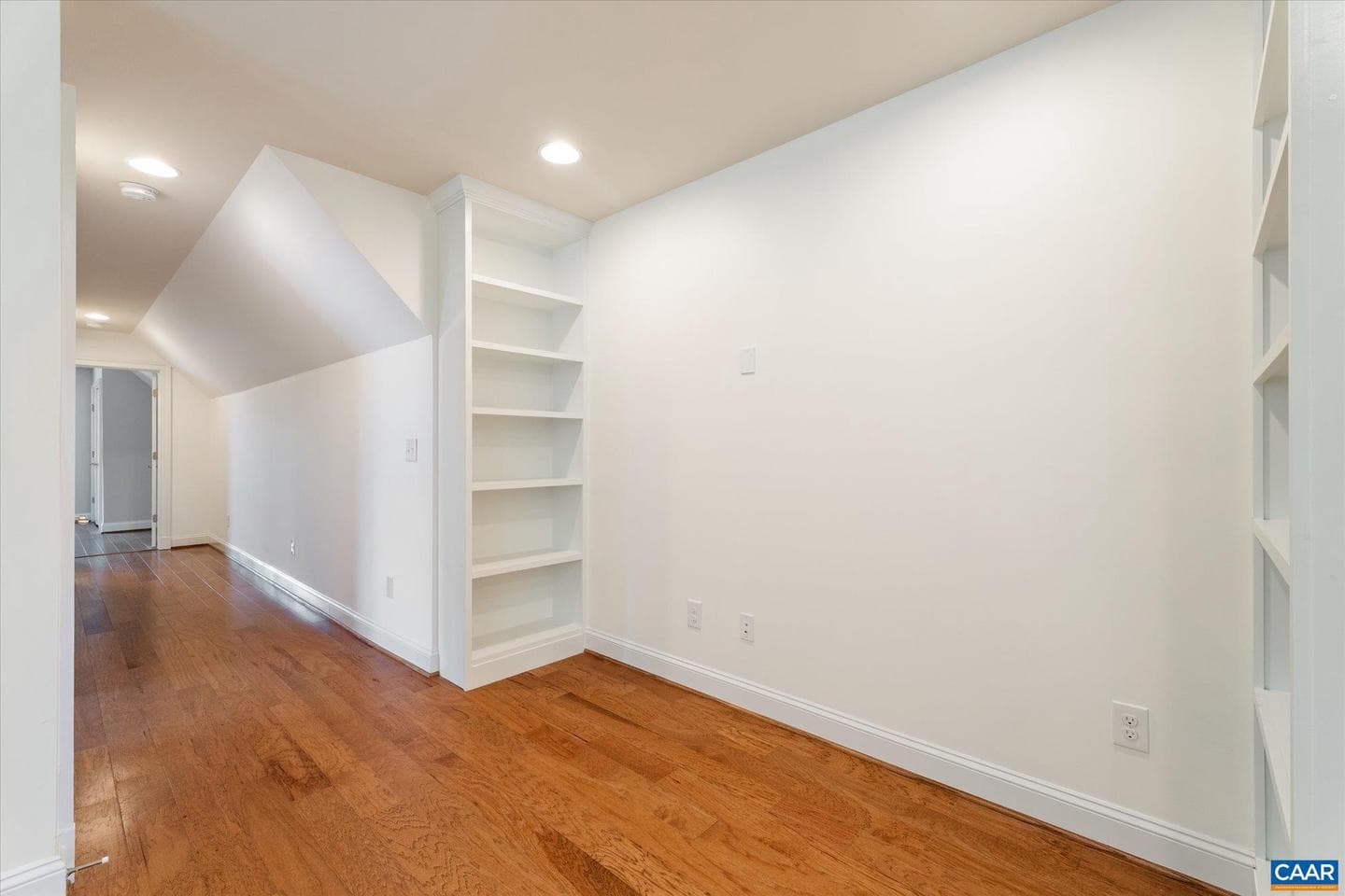 3420 Rowcross St photo 31