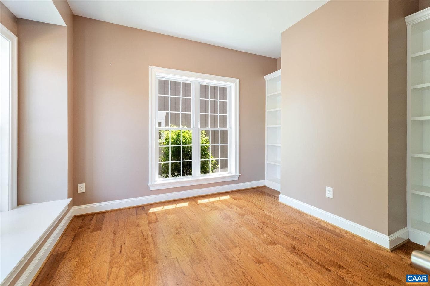 3420 Rowcross St photo 8