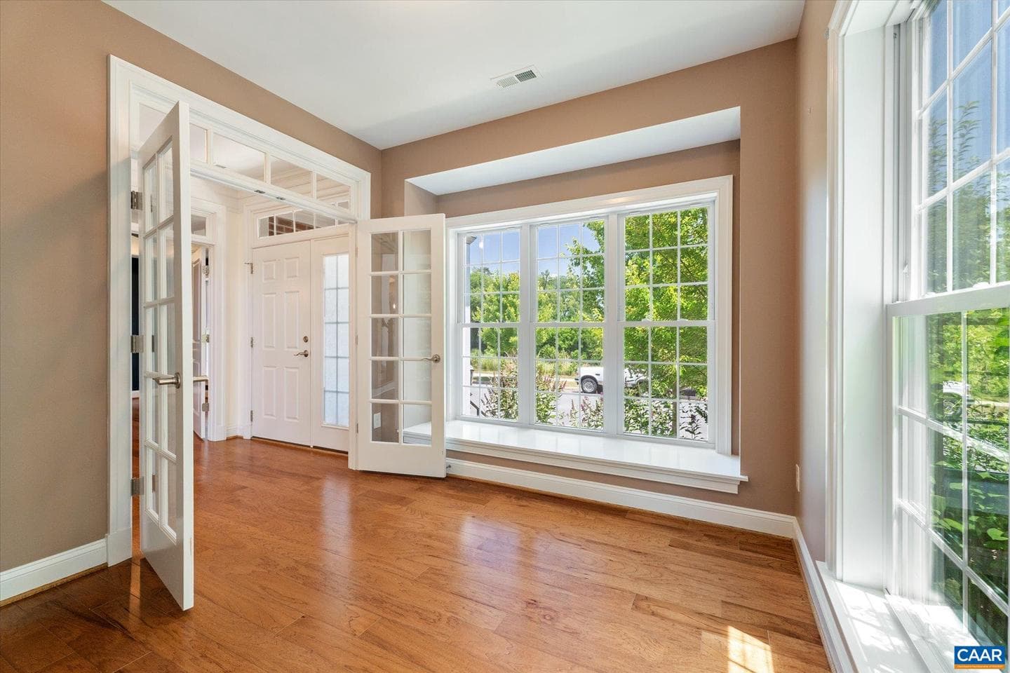3420 Rowcross St photo 9