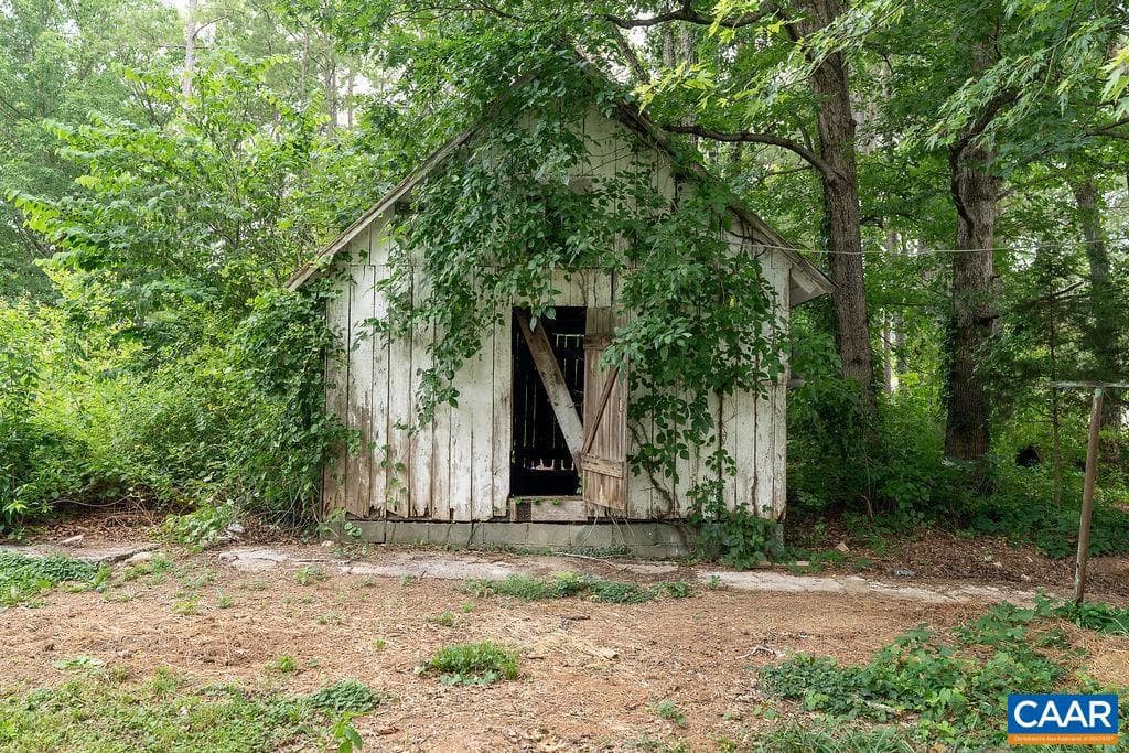 1893 W River Rd photo 33