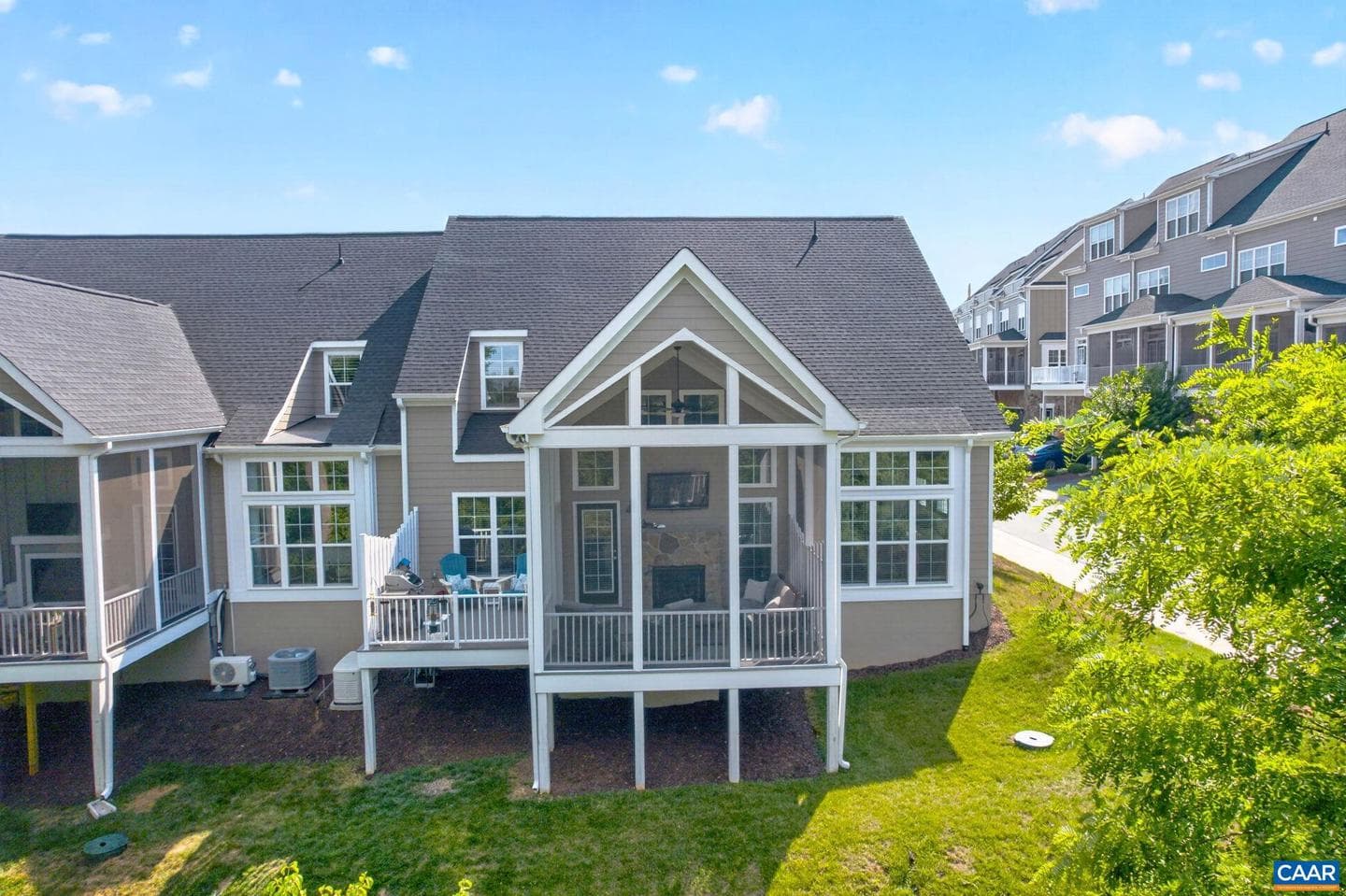 505 Hedworth St photo 4
