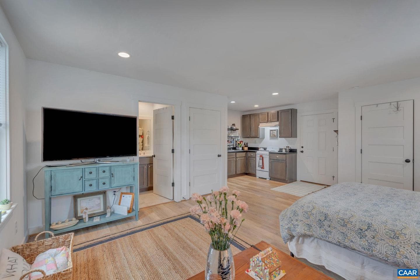 3298 Rowcross St photo 48
