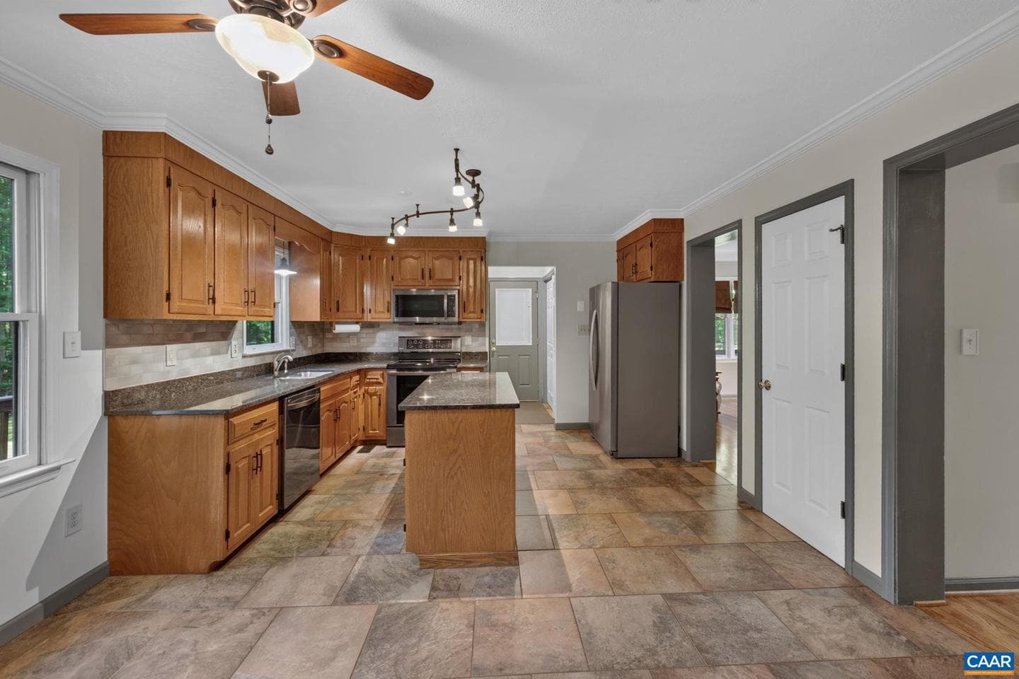 5880 Lexington Ln photo 12