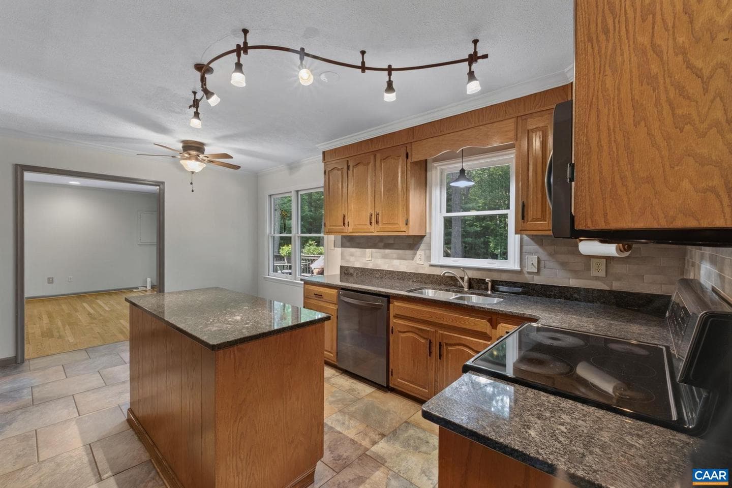 5880 Lexington Ln photo 14
