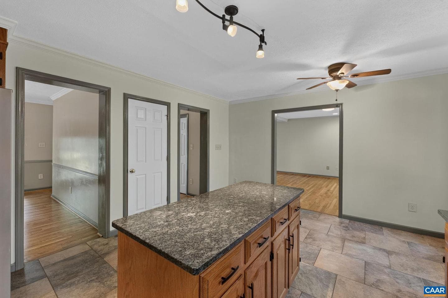 5880 Lexington Ln photo 15