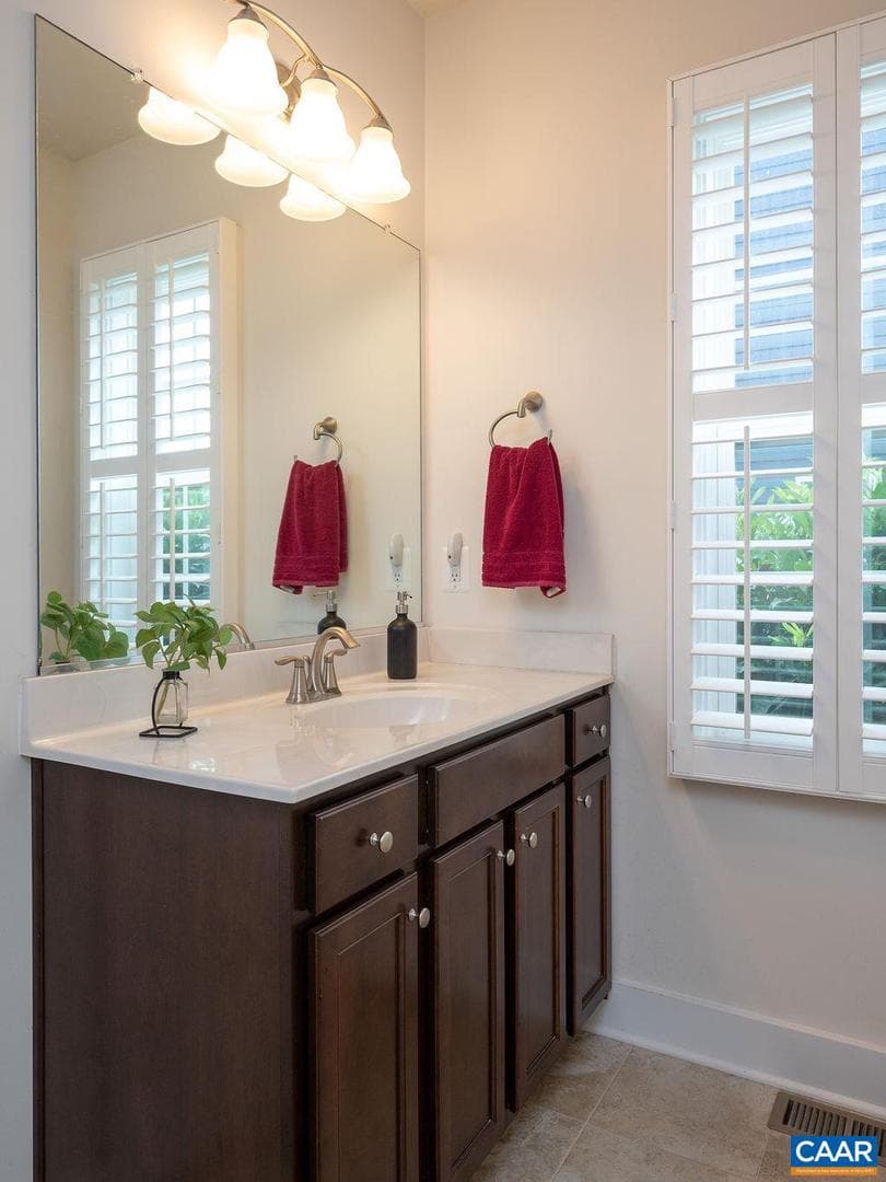 98 Heritage Dr photo 33