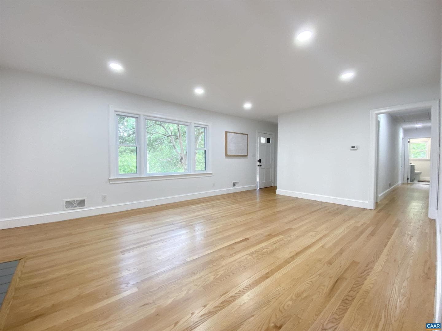 2305 Wayne Ave photo 4