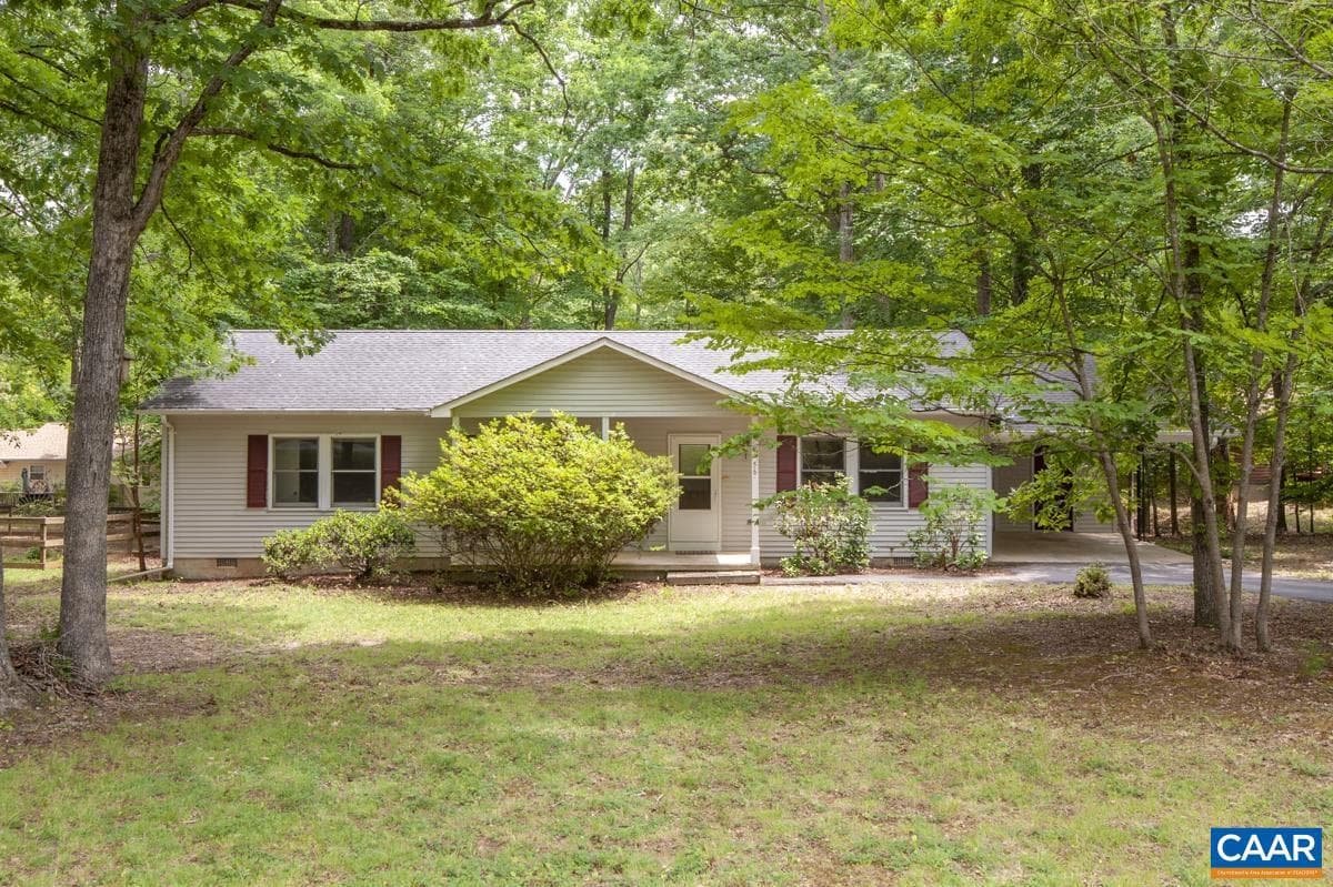 56 Riverside Dr, Palmyra