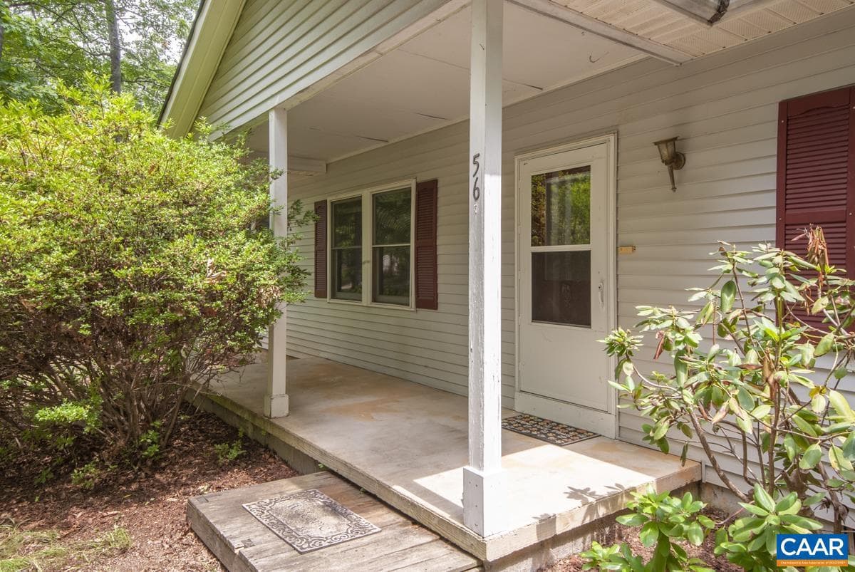 56 Riverside Dr, Palmyra