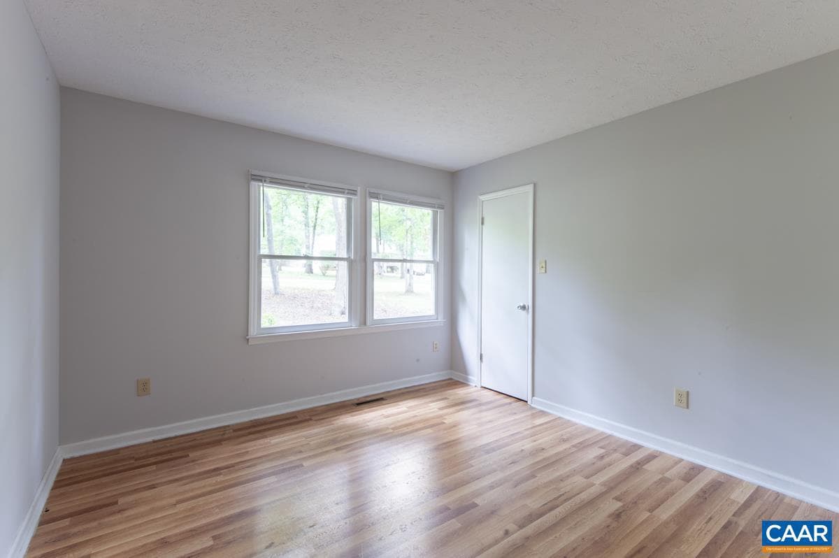 56 Riverside Dr photo 23