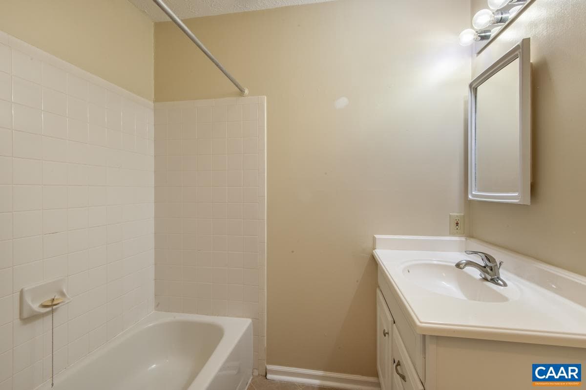 56 Riverside Dr photo 25