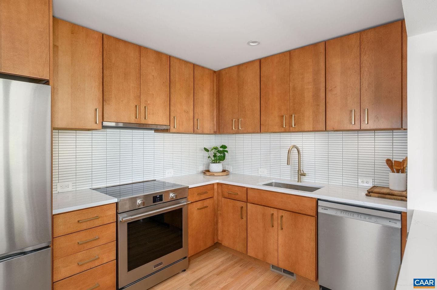 1007 Saint Clair Ave photo 11