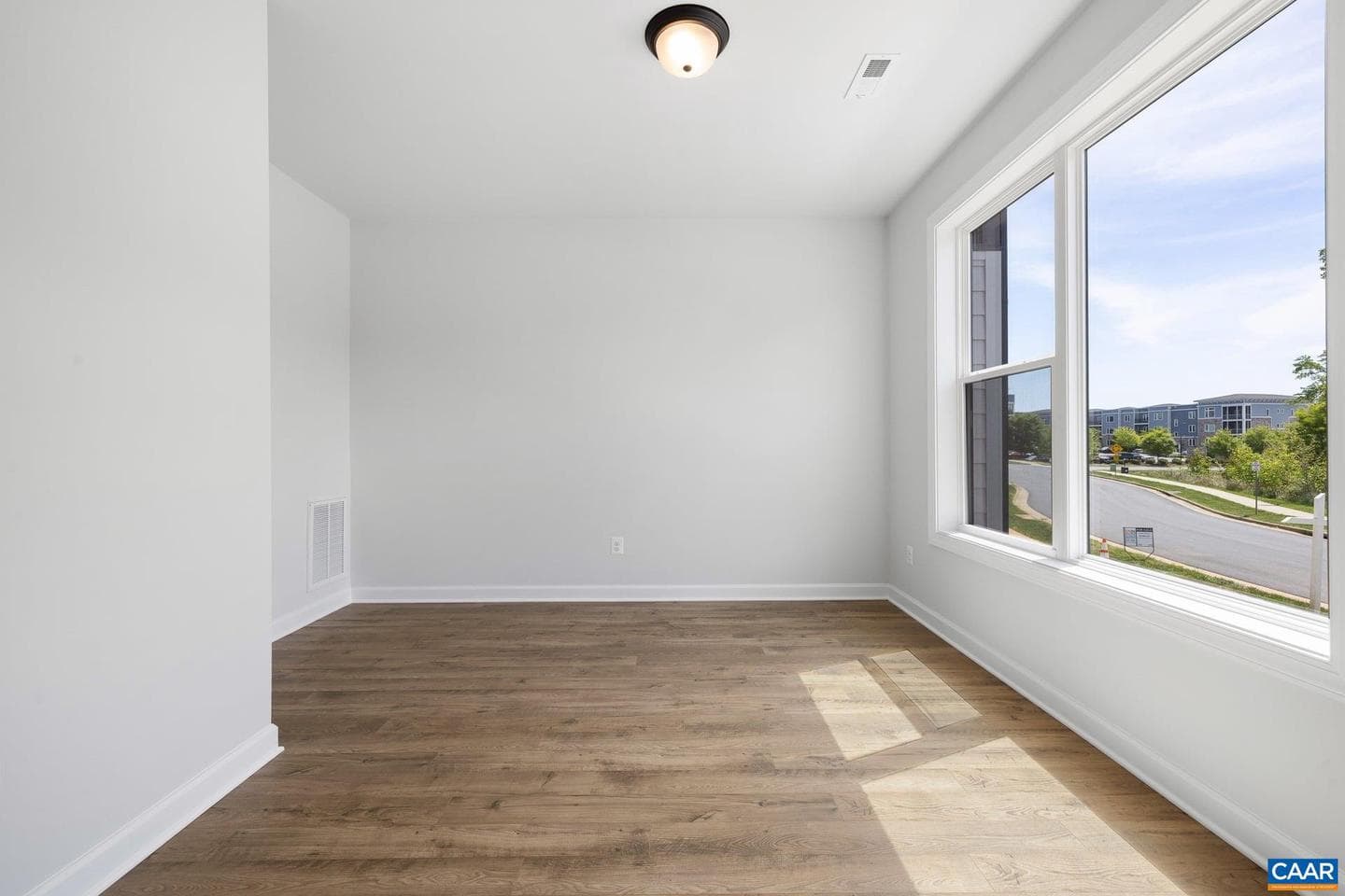 19 Larkin Ave photo 4