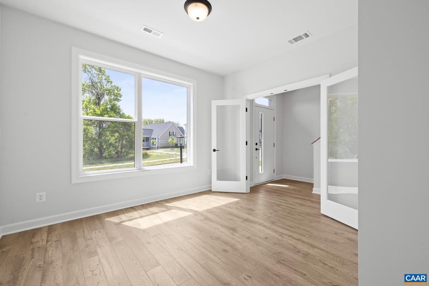 19 Larkin Ave photo 5