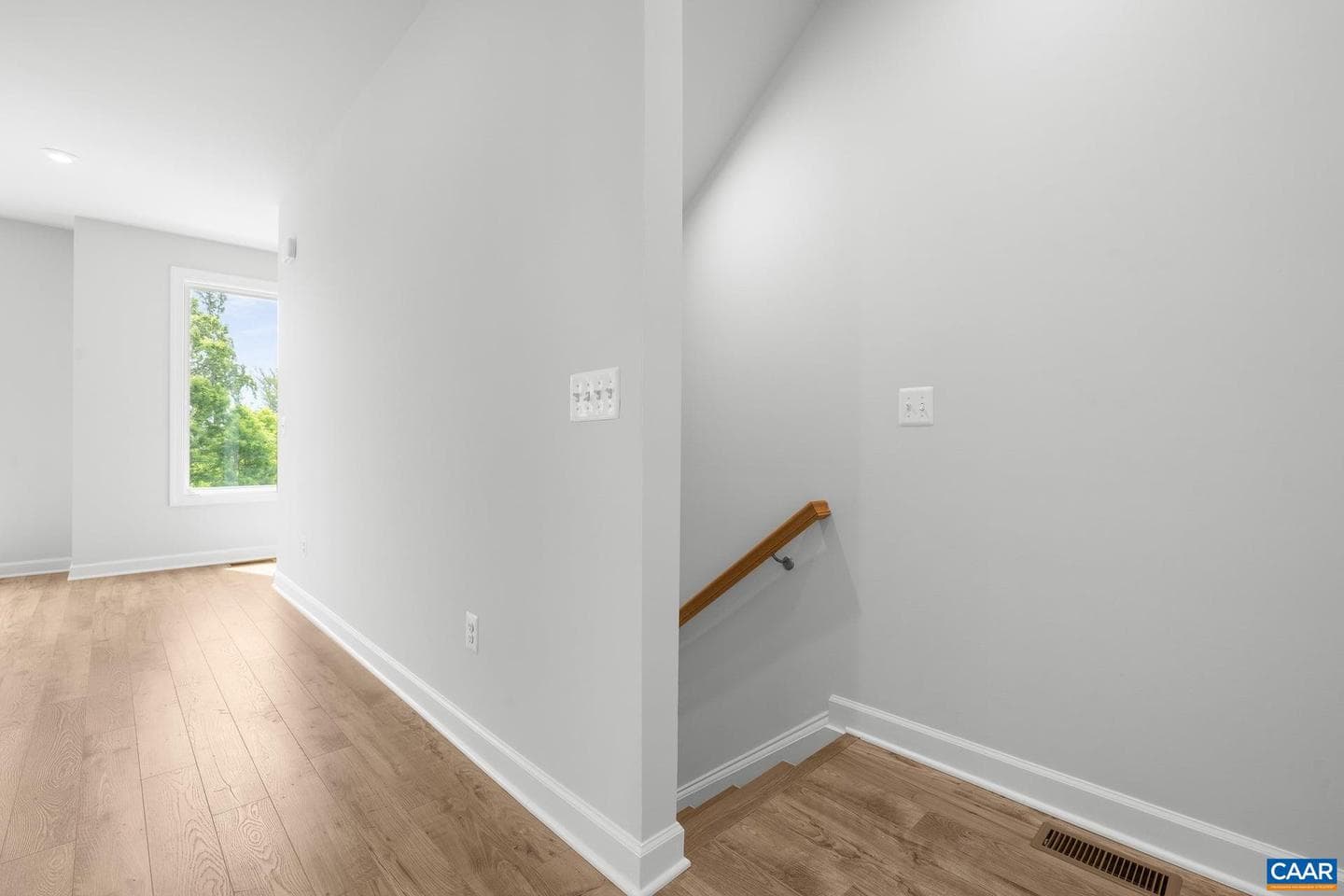 19 Larkin Ave photo 8