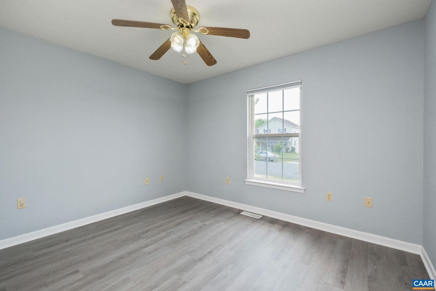 537 Edwardian Ln photo 19