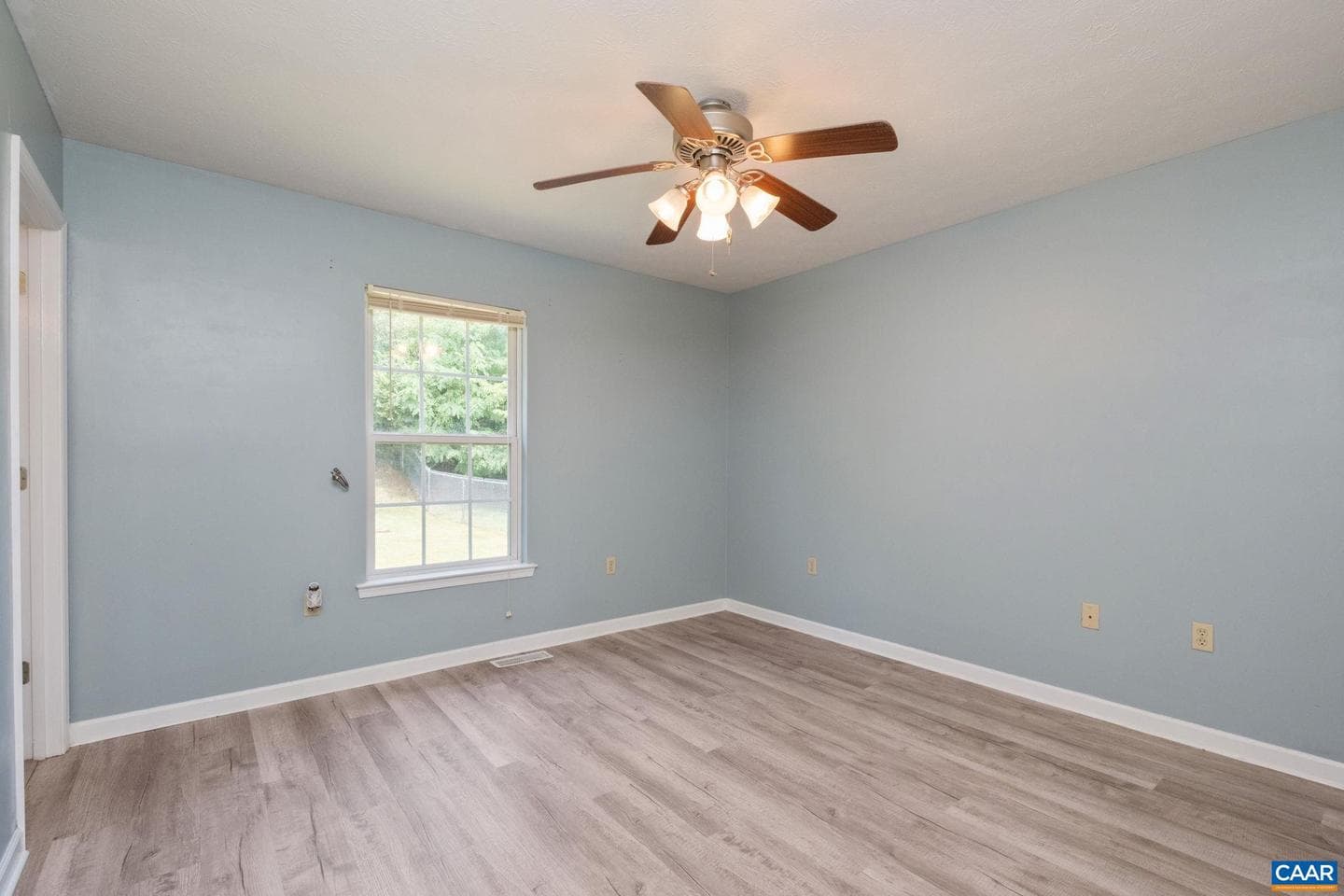 537 Edwardian Ln photo 21