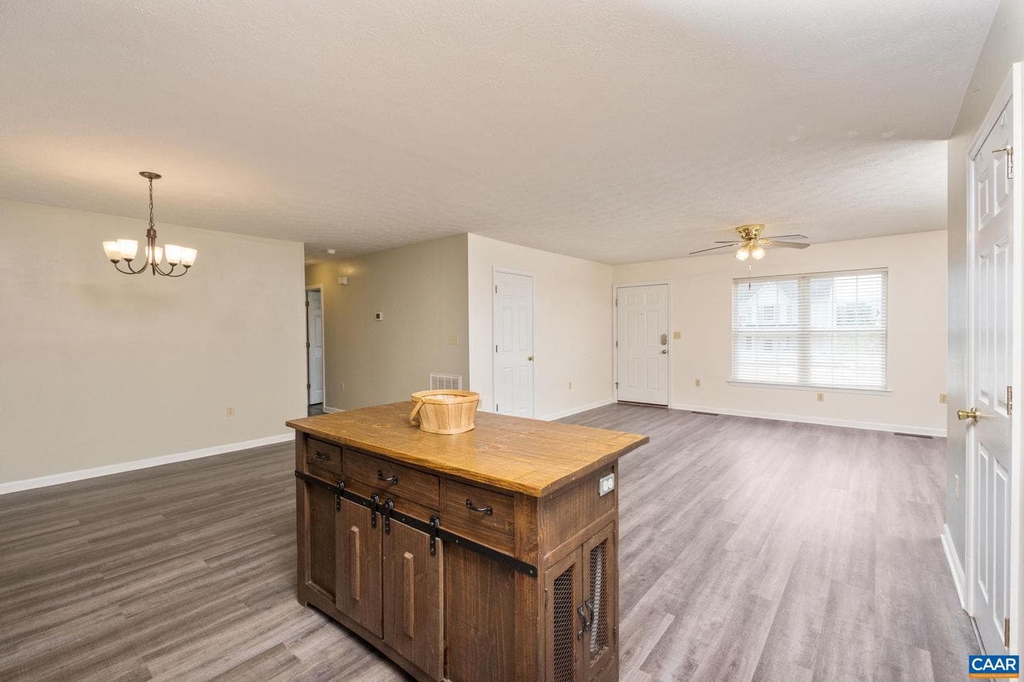 537 Edwardian Ln photo 8