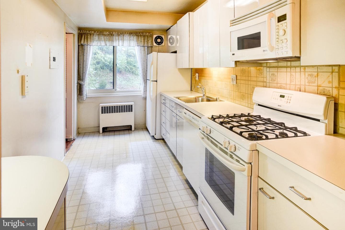 4201 Cathedral Avenue NW #201e photo 11