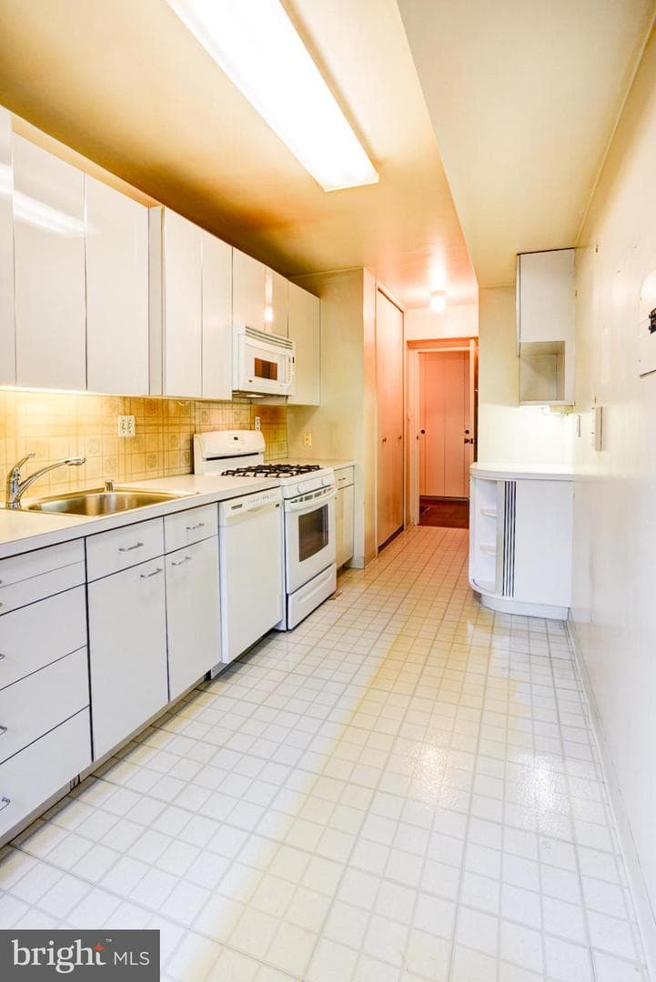4201 Cathedral Avenue NW #201e photo 19
