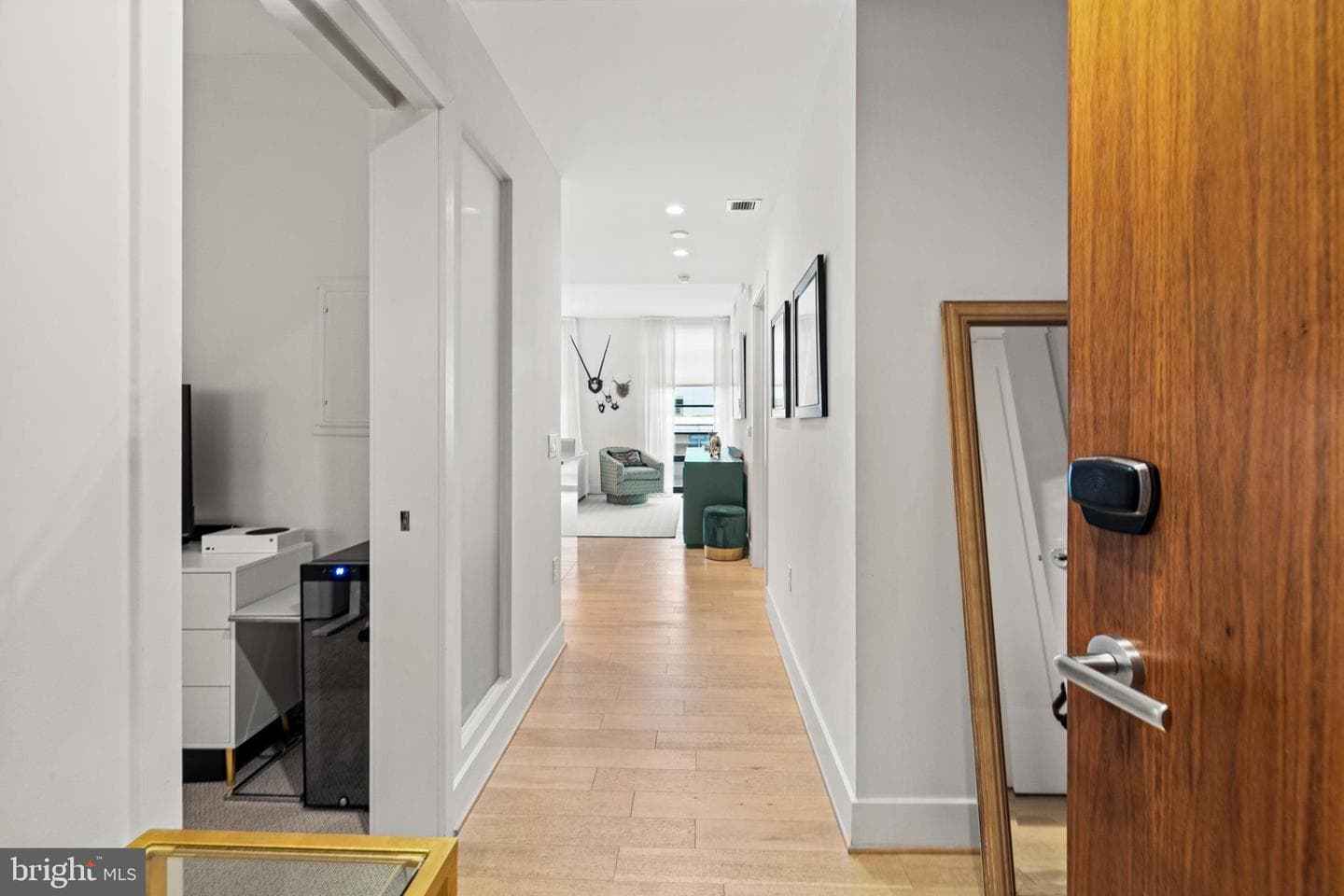 45 Sutton Square SW #1110 photo 4