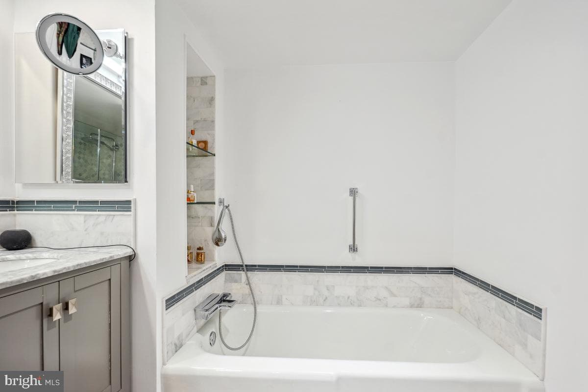 700 New Hampshire Avenue NW #116 photo 29